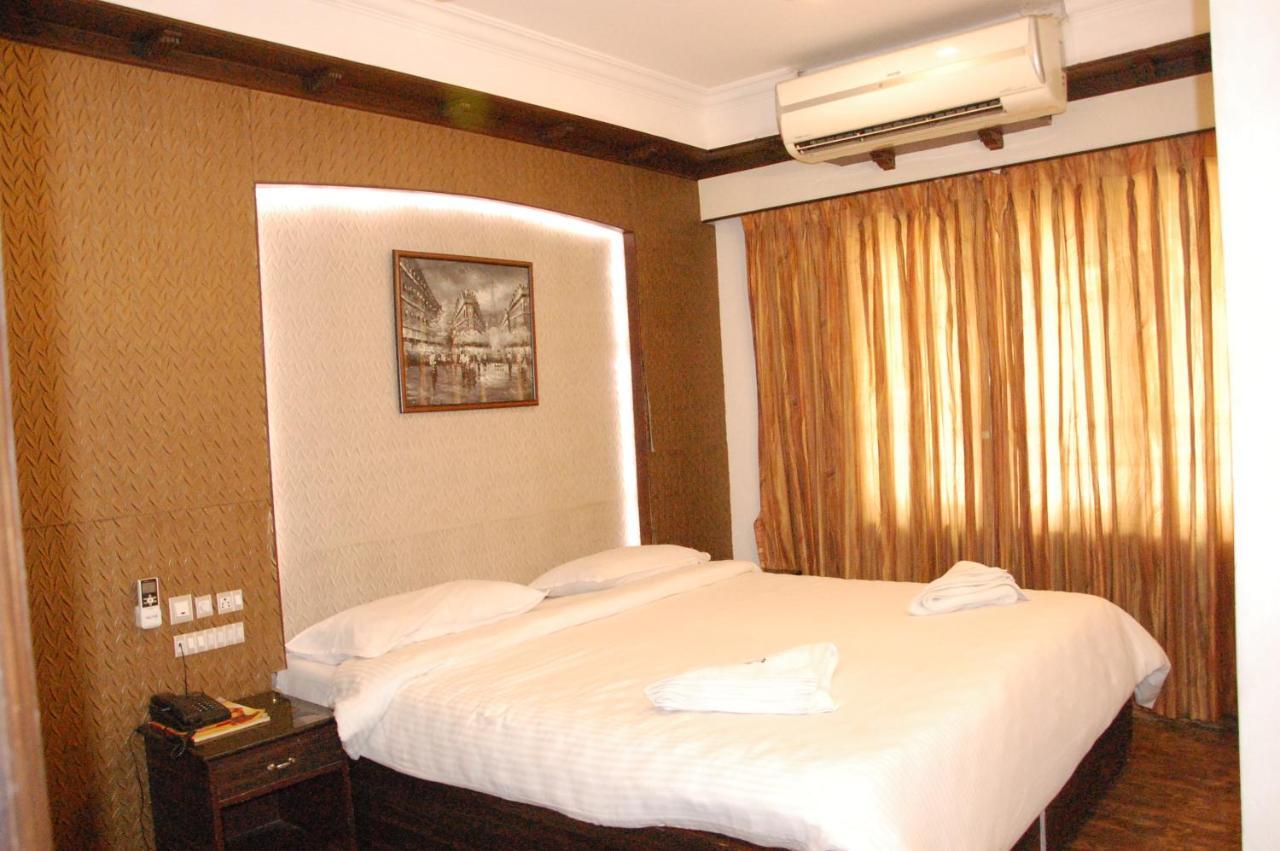 Hotel Blue Star Κοϊμπατόρε Εξωτερικό φωτογραφία